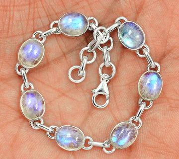 Gemstone Bracelet in Moonstone